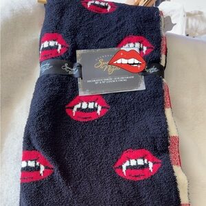 Spooky Night Vampire Lips FANGS Throw Blanket HALLOWEEN Decor 50" x 70"